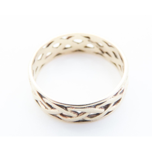 72 - 9 Carat Yellow Gold Celtic Knot Form Ring Size T