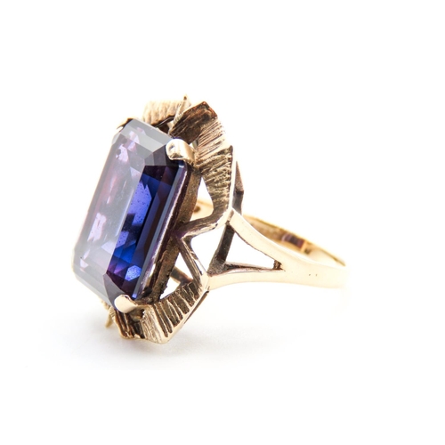 1 - Vintage Colour Change Alexandrite Set Statement Ring Mounted in 9 Carat Yellow Gold Ring Emerald Cut... 