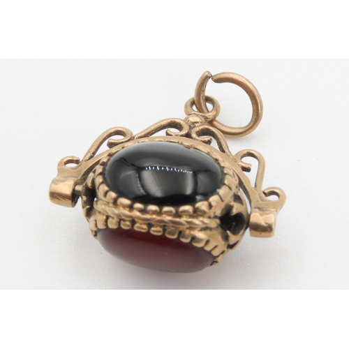 104 - Polished Bloodstone Carnelian and Black Onyx Swivel Pendant Set in 9 Carat Yellow Gold 2cm High