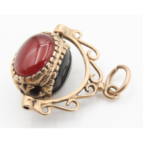 104 - Polished Bloodstone Carnelian and Black Onyx Swivel Pendant Set in 9 Carat Yellow Gold 2cm High