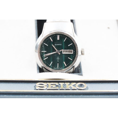 177 - Seiko Water Resistant Ladies Watch Quartz Movement Day Date Aperture Original Presentation Box Prese... 