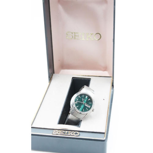 177 - Seiko Water Resistant Ladies Watch Quartz Movement Day Date Aperture Original Presentation Box Prese... 