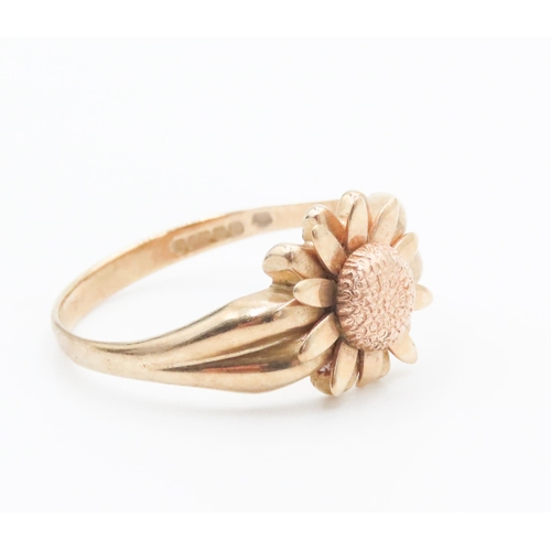 237 - 9 Carat Yellow Gold Daisy Motif Ring Size