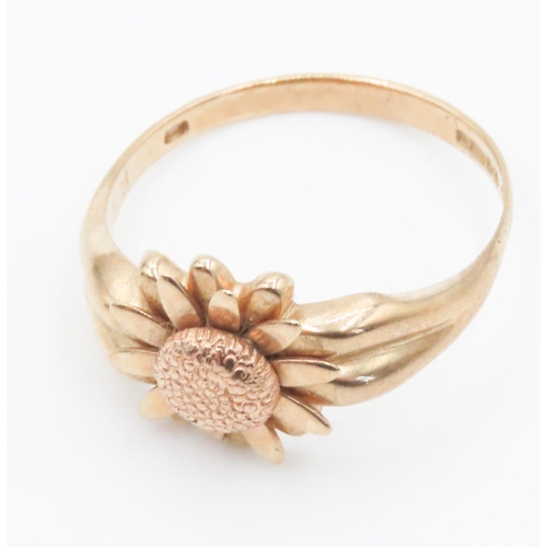 237 - 9 Carat Yellow Gold Daisy Motif Ring Size