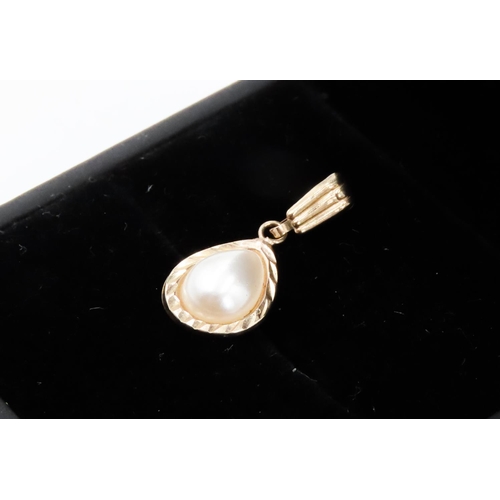 284 - Mabe Pearl Set 9 Carat Yellow Gold Tear Drop Pendant 2cm High