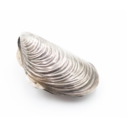 296 - Silver Mussel Motif Shell Form Hinged Pill or Ring Box 5cm