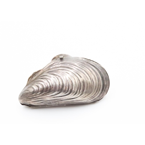 296 - Silver Mussel Motif Shell Form Hinged Pill or Ring Box 5cm