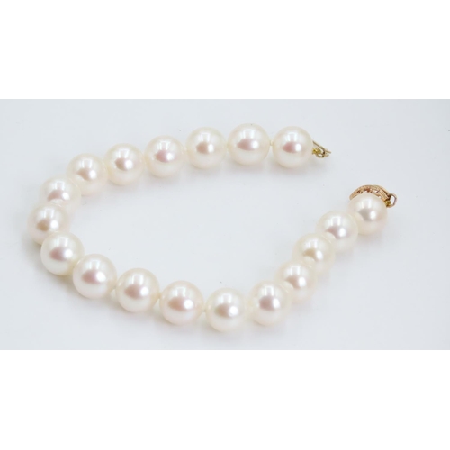 339 - Pearl Bracelet with 9 Carat Yellow Gold Clasp 18.5cm Long