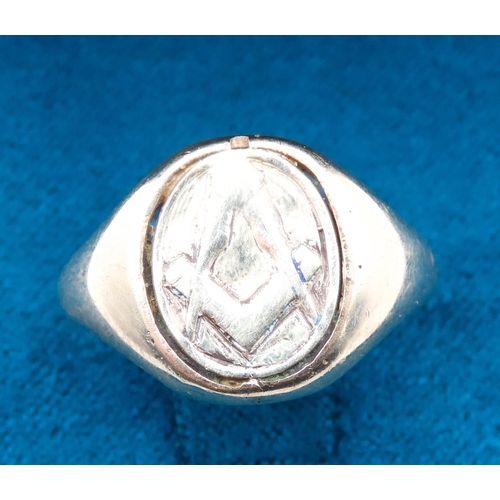 34 - 9 Carat Yellow Gold Masonic Motif Gents Signet Ring Size M