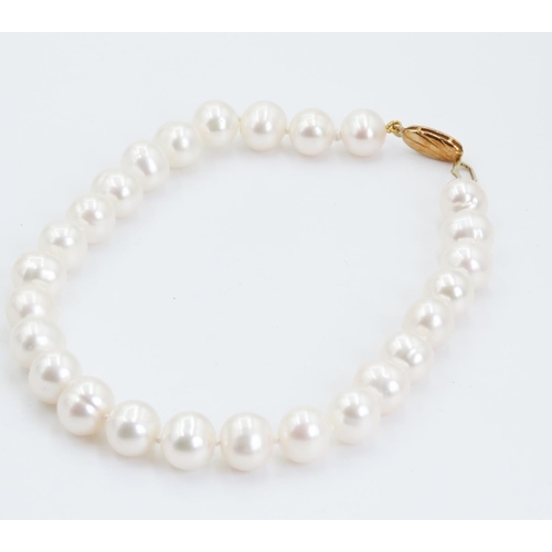 340 - Pearl Bracelet with 9 Carat Yellow Gold Clasp 26cm Long