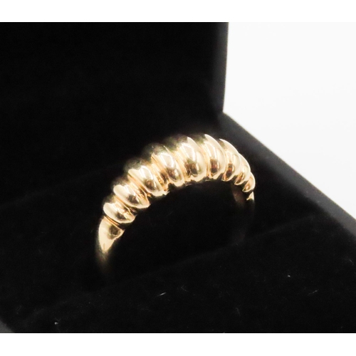 417 - 18 Carat Yellow Gold Croissant Form Ring Size N