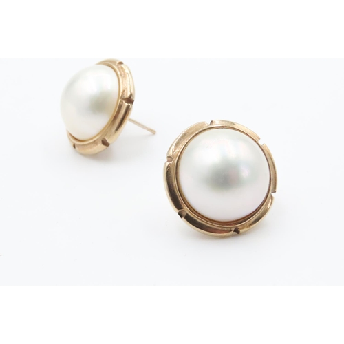 557 - Pair of Pearl Set Earrings Mounted in 9 Carat Yellow Gold 1.5cm Diameter