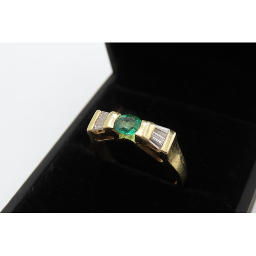 41 - Bar Set Emerald and Tapered Baguette Diamond Set Ladies Bow Form Ring Set in 18 Carat Yellow Gold Ri... 