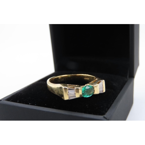 41 - Bar Set Emerald and Tapered Baguette Diamond Set Ladies Bow Form Ring Set in 18 Carat Yellow Gold Ri... 