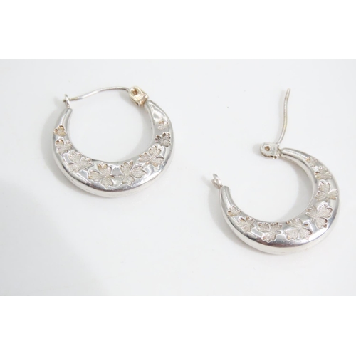 59 - Pair of 9 Carat White Gold Leaf Design Earrings Each 2cm Diameter