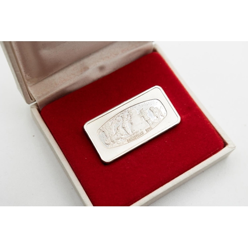 1026 - The Franklin Mint Guaranteed 1000 Grains Solid Sterling Silver Bar Christmas 1974 with Original Pres... 