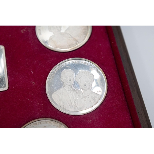 1040 - Sovereigns of Europe Silver Bar with Ten Silver Coins with Original Presentation Case