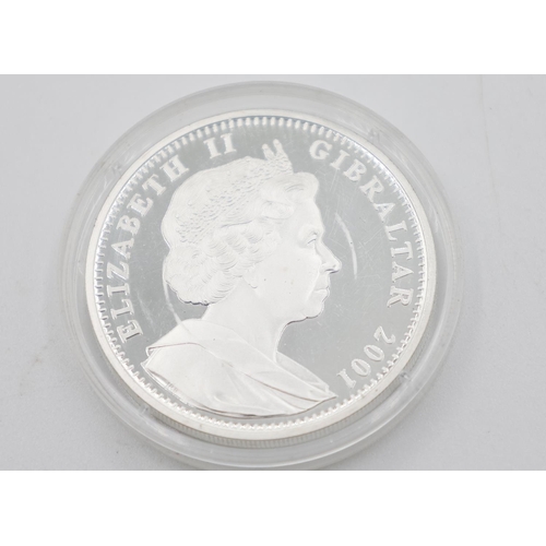 1115 - One Crown Silver Coin The Royal Family The Victorian Age 1846 Elizabeth II Gibraltar 2001 Encapsulat... 