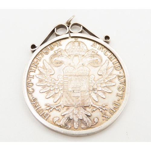 168 - Coin in Silver Pendant Case Set Pendant 4cm High