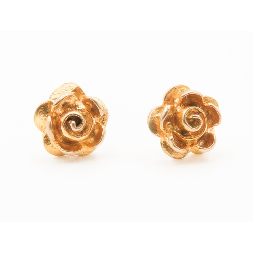 312 - Pair of 9 Carat Yellow Gold Rose Motif Earrings Each 9mm Wide