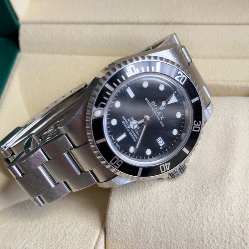 355 - Rolex Sea-Dweller 4000 Oyster Perpetual Date Divers Wristwatch Stainless Steel Bracelet Bezel Black ... 