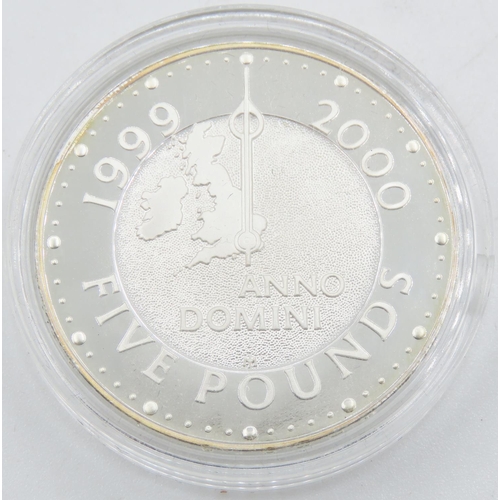 116 - Fine 999.9 Silver 5 Pound Coin Reverse The British Isles Set on a Symbolic Clockface with the Hans a... 