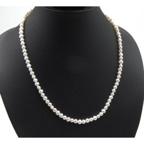 142 - Ladies Pearl Necklace 9 Carat Yellow Gold Clasp 45cm Long