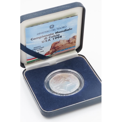 157 - Moneta Celebrativa del Campionato Mondiale di Calcio USA 1994 Commemorative Coin in Presentation Cas... 