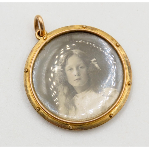 303 - 9 Carat Yellow Gold Photograph Frame Circular Form Pendant 3.5cm Diameter