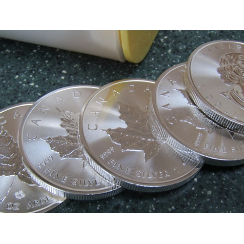 393 - Collection of 25 One Ounce Fine 999,9 Silver Canadian 5 Dollar Coins 2022 Elizabeth II