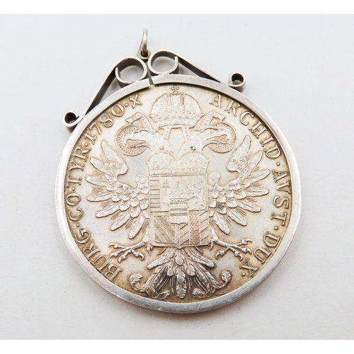 510 - Coin in Silver Pendant Case Set Pendant 4cm High