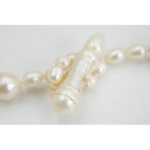 95 - Ladies Pearl Necklace of Good Length 132cm Long