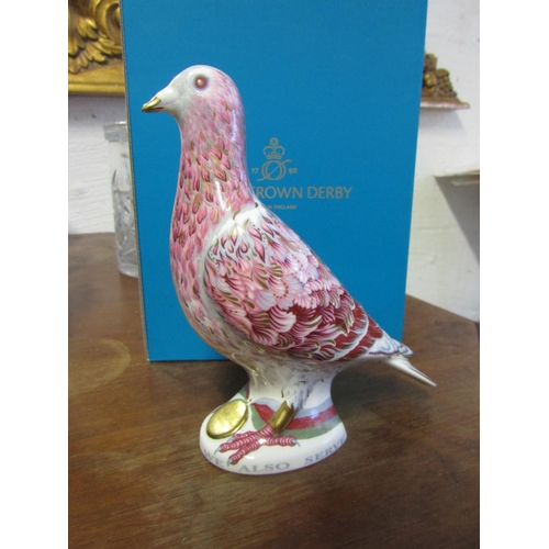 A Crown Derby tropical fish 'Guppy' no stopper