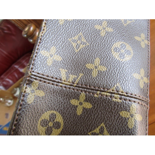 913 - Louis Vuitton Leather Handbag