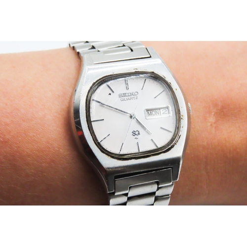 183 - Seiko Quartz Japan 7123 Stainless Steel Wristwatch Day Date Aperture