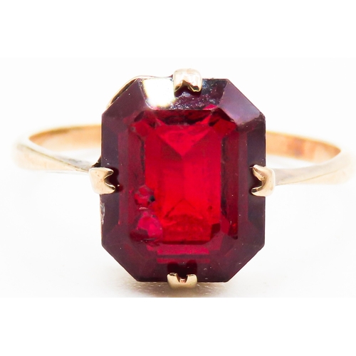 282 - Red Garnet Set Single Stone Ring Mounted in 9 Carat Yellow Gold Ring Size L