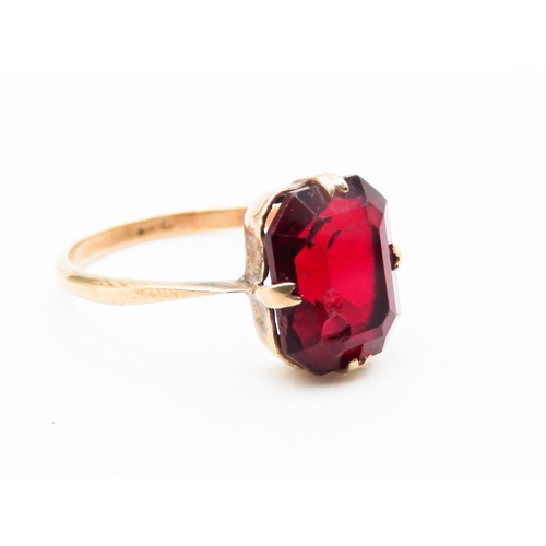 282 - Red Garnet Set Single Stone Ring Mounted in 9 Carat Yellow Gold Ring Size L