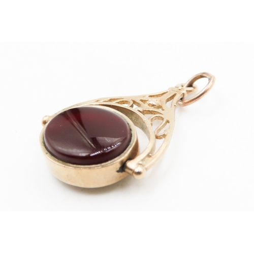 326 - Carnelian and Onyx Set Swivel Fob Pendant Mounted in 9 Carat Yellow Gold 2.2cm High