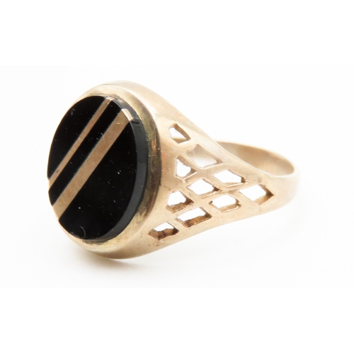 333 - 9 Carat Yellow Gold Onyx Set Signet Ring Size Q