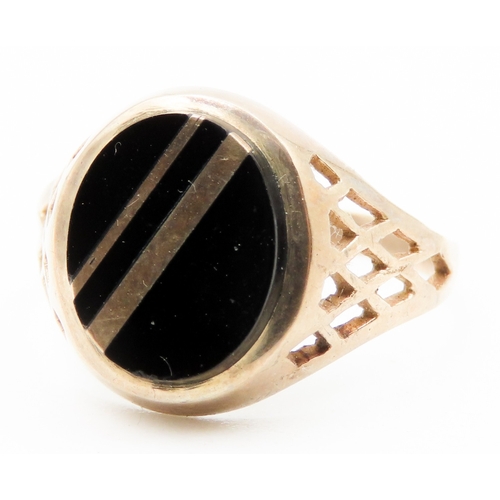 333 - 9 Carat Yellow Gold Onyx Set Signet Ring Size Q