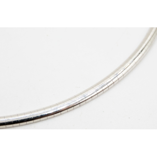 545 - 9 Carat White Gold Omega Link Necklace 42cm Long