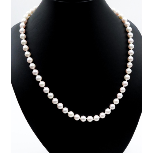 549 - Ladies Pearl Necklace with 14 Carat Yellow and White Gold Clasp 46cm Long