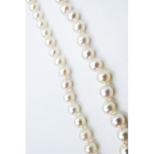 549 - Ladies Pearl Necklace with 14 Carat Yellow and White Gold Clasp 46cm Long