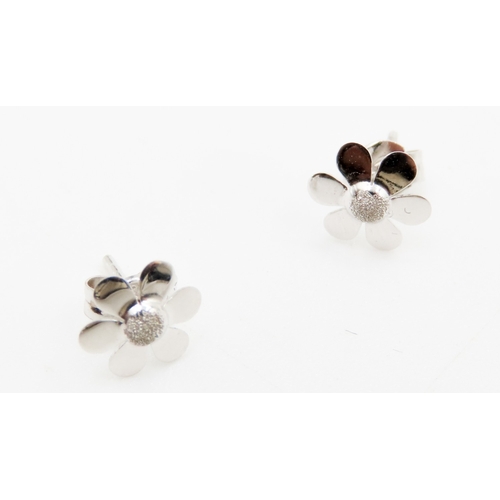 580 - Pair of 9 Carat White Gold Daisy Form Earrings Each 8mm High As New Unworn