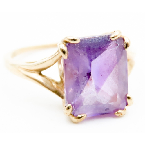 582 - Basket Set Amethyst Single Stone Ring Double Prong For Claw Set in 9 Carat Yellow Gold Ring Size L