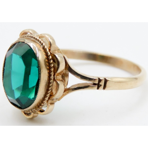 637 - Green Tourmaline Single Stone Ring Mounted in 9 Carat Yellow Gold Ring Size P