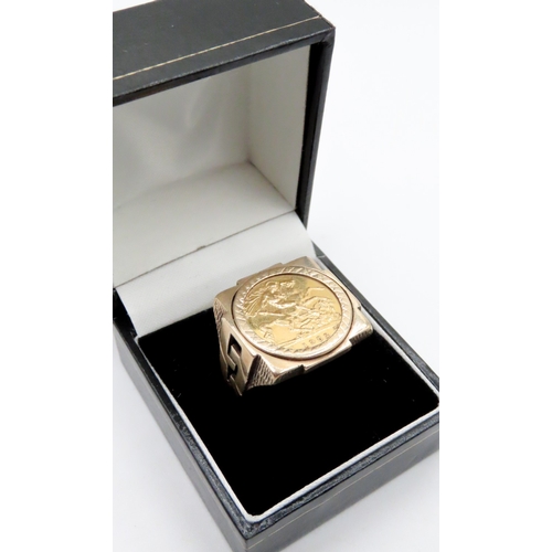 700 - 1982 Half Sovereign Mounted in 9 Carat Yellow Gold Ring Size X