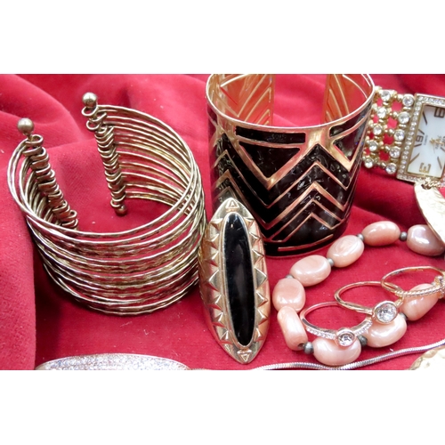 711 - Various Costume Jewellery Items Quantity as Photographed