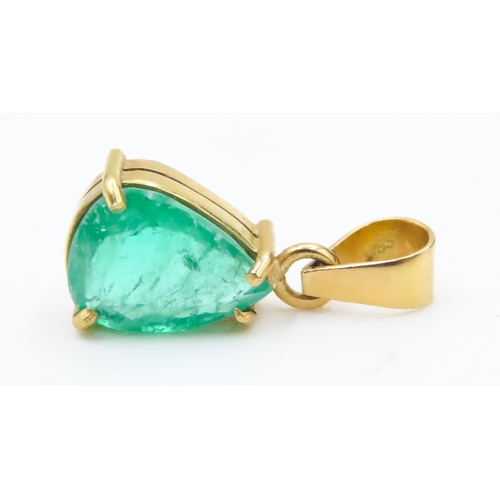 91 - Pear Cut Emerald Pendant Four Claw Set in 18 Carat Yellow Gold 2cm Drop