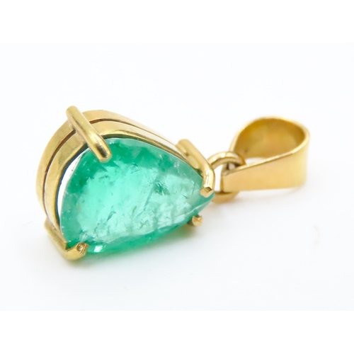 91 - Pear Cut Emerald Pendant Four Claw Set in 18 Carat Yellow Gold 2cm Drop